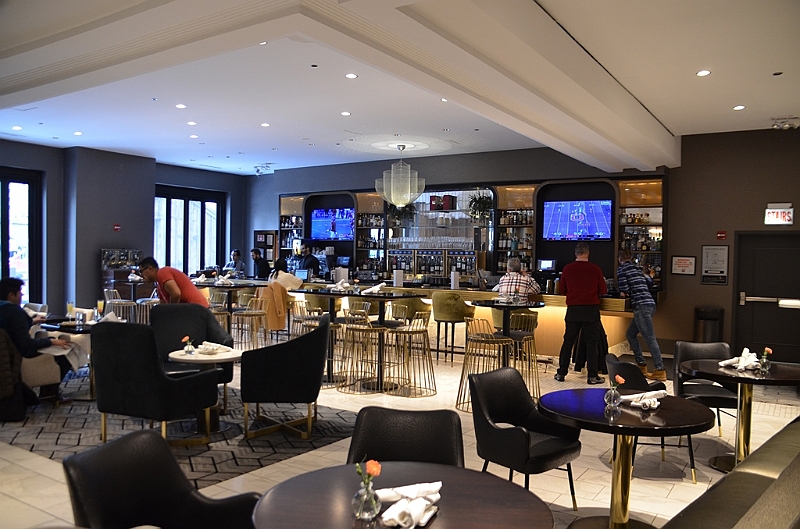 008_USA_Chicago_The Gwen_Hotel.JPG